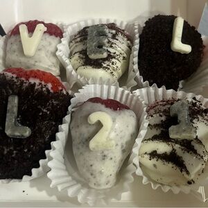 Chocolate Covered Strawberries with Oreo and White Chocolate